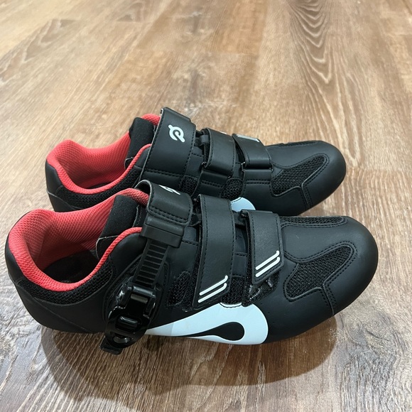 Peloton Cycling Shoes EU size 40 Women’s size 9; Mens size 7 - Box Included - Picture 3 of 9